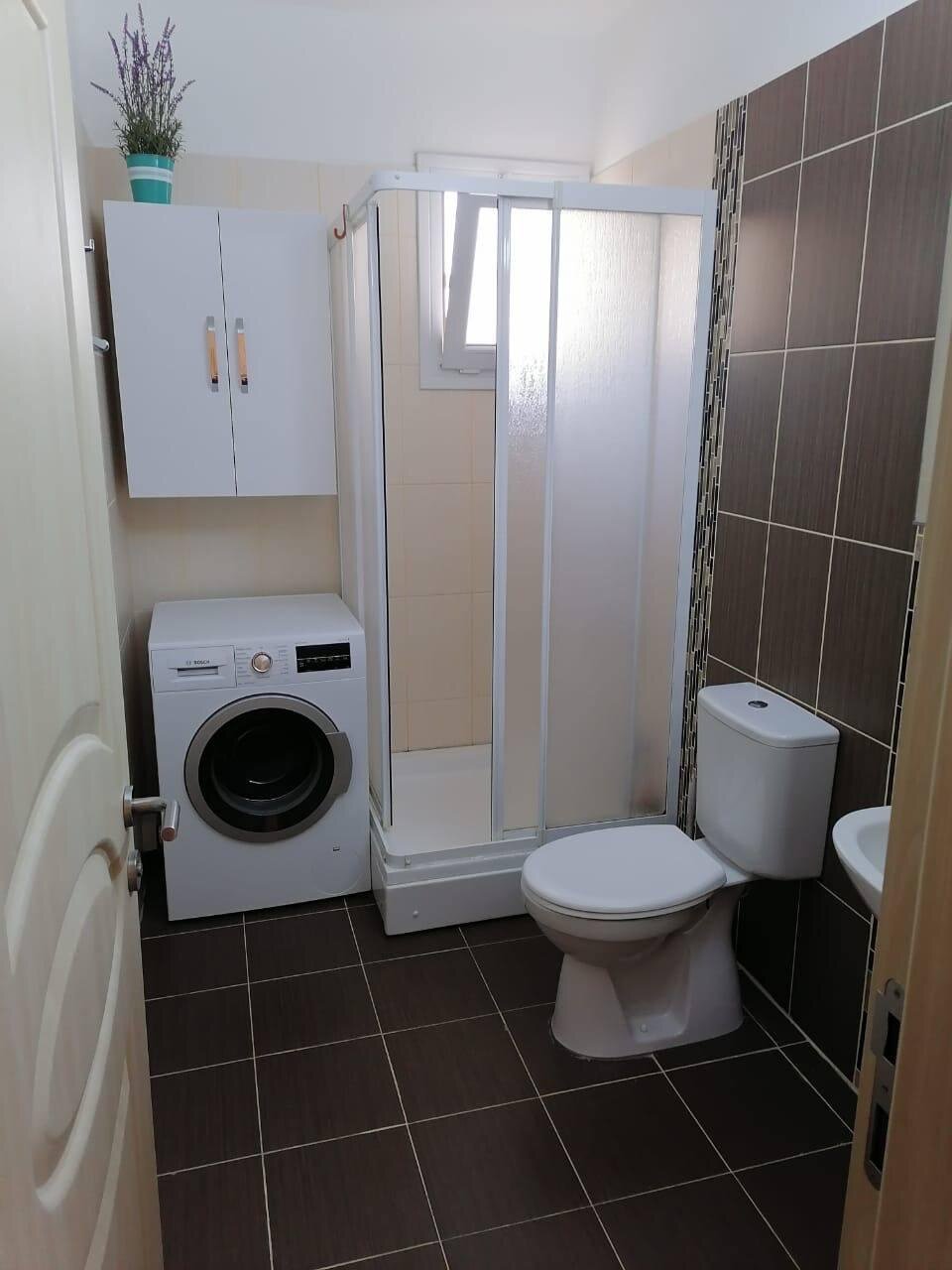 Bathroom with a shower cabin and the washing machine