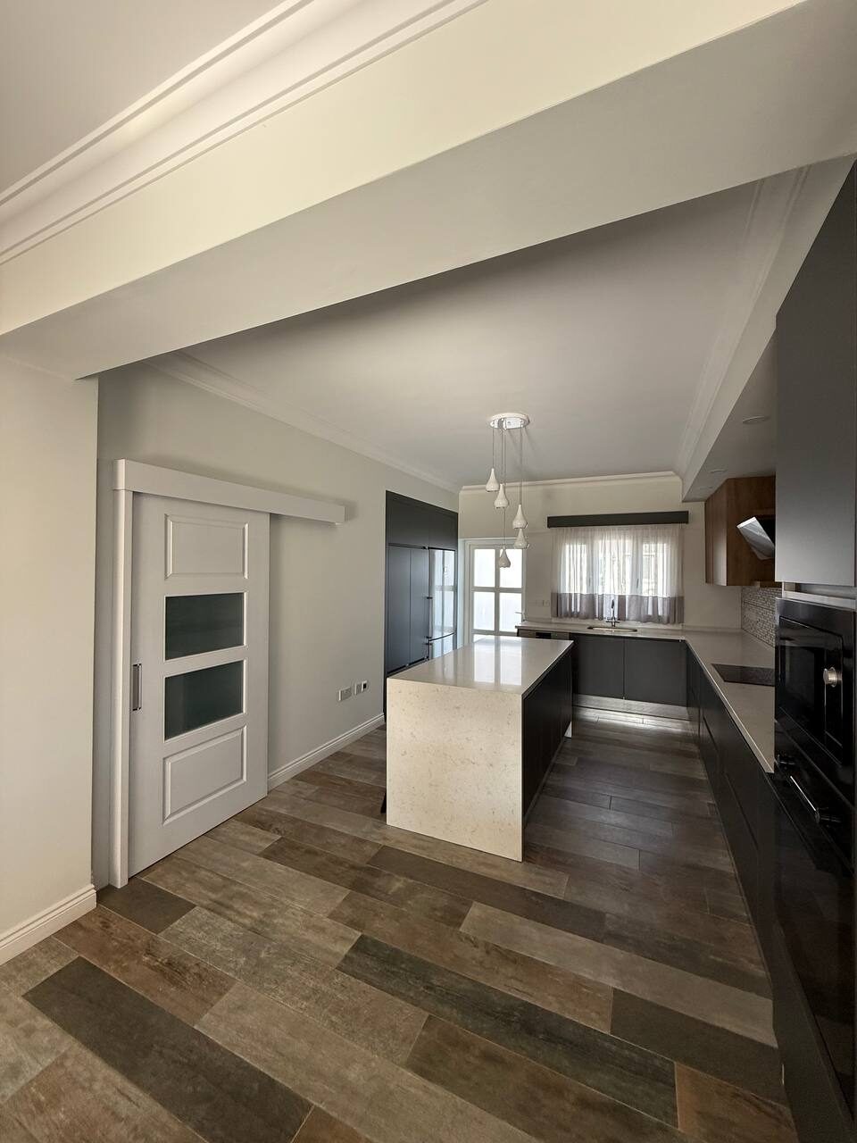 Ground-floor hallway with doors and the way through to the kitchen