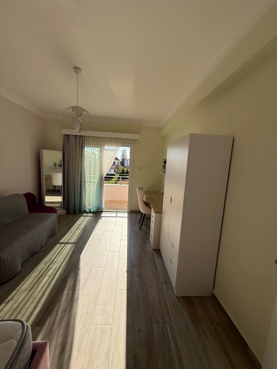 Room with a sofa and wardrobe, door to the terrace