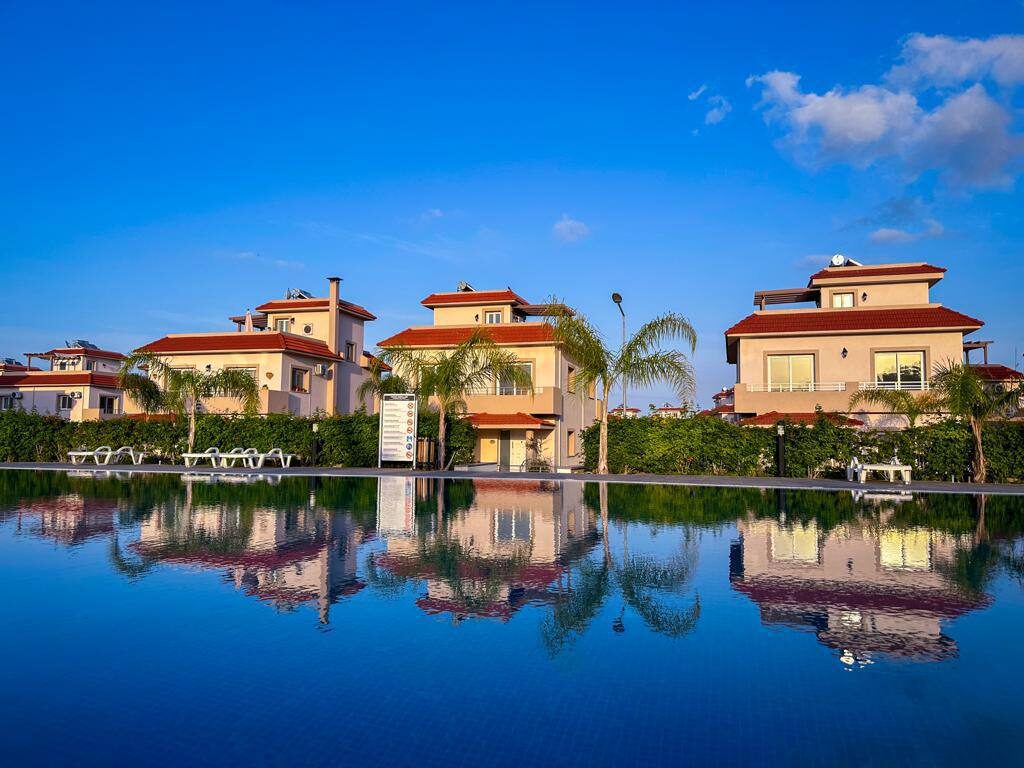 The pool of the Sea Pearl Residence complex (developer's photograph)